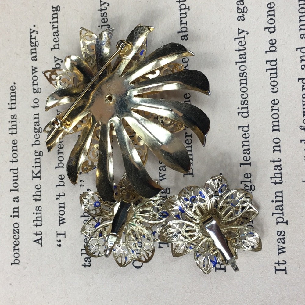 Vintage Gold Tone Filigree & Blue Enamel Set - Picture 6 of 8